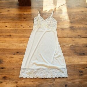 Vintage Vanity Fair White Lace Full Slip Nightgown Nylon Dress Size 36